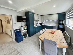 Kitchen Diner- click for photo gallery